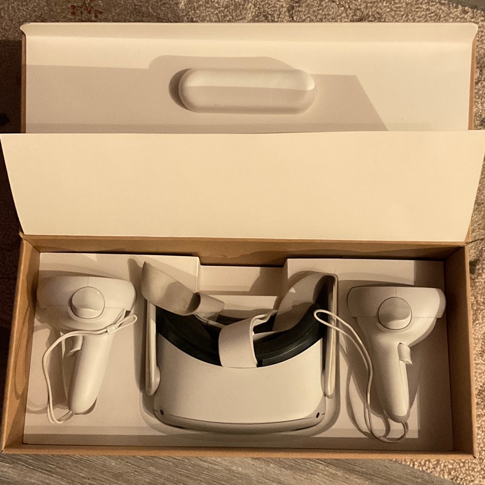 Oculus Quest 2 Headset with Controllers - Gray